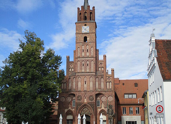 Rathaus mit Roland in BRB